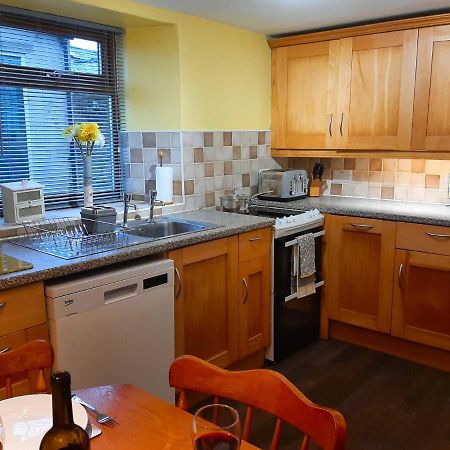 Market View Cottage, Tideswell Exterior photo