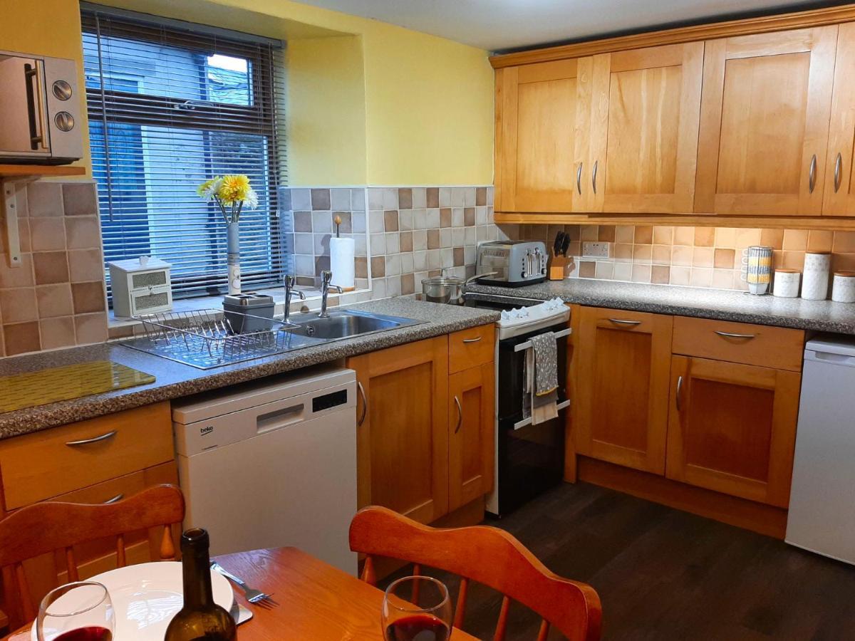 Market View Cottage, Tideswell Exterior photo